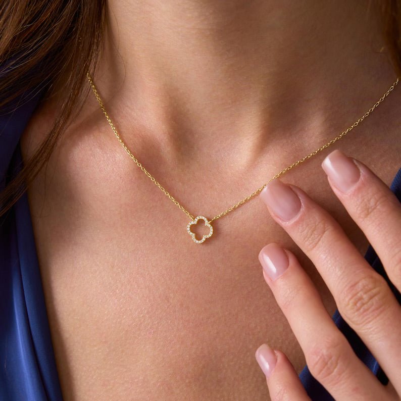 Dainty Clover Necklace