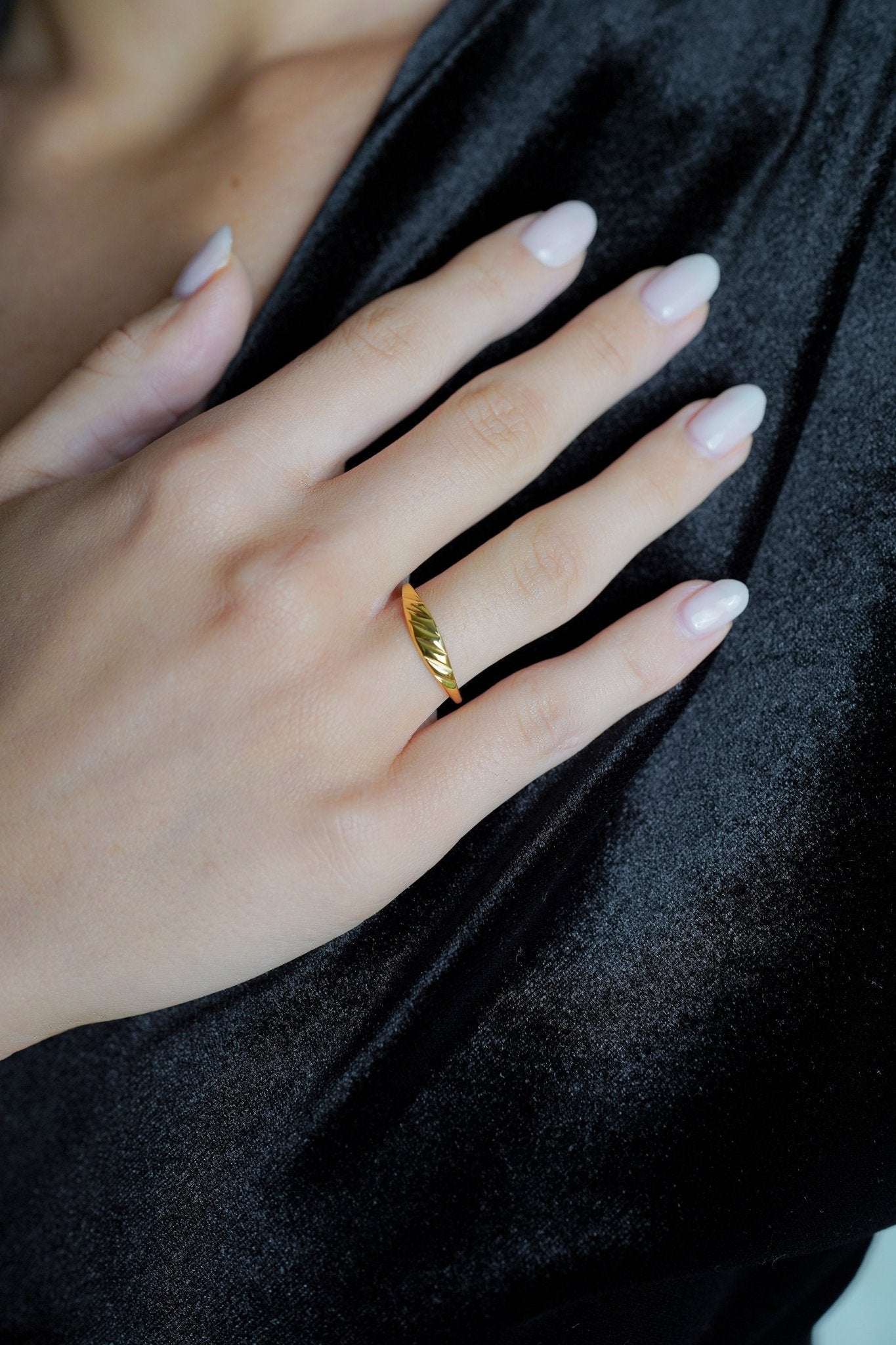 Thin Croissant Ring