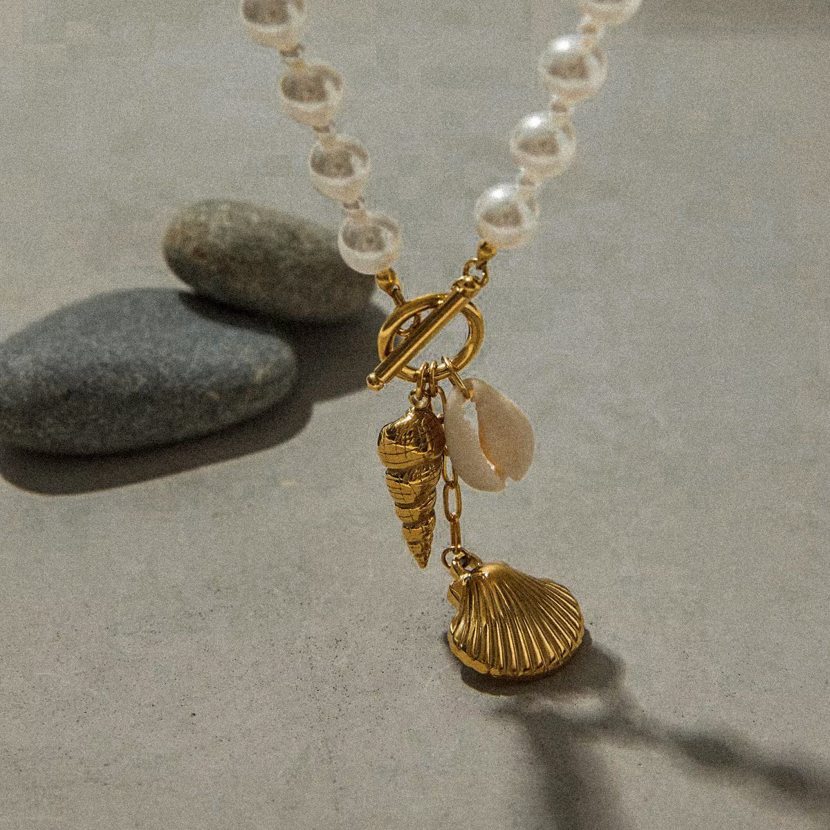 Y-Shape Shell Clasp Necklace